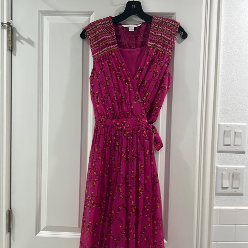 Diane vin Furstenberg classic tie wrap Dre’s size 6 hot pink with black floral